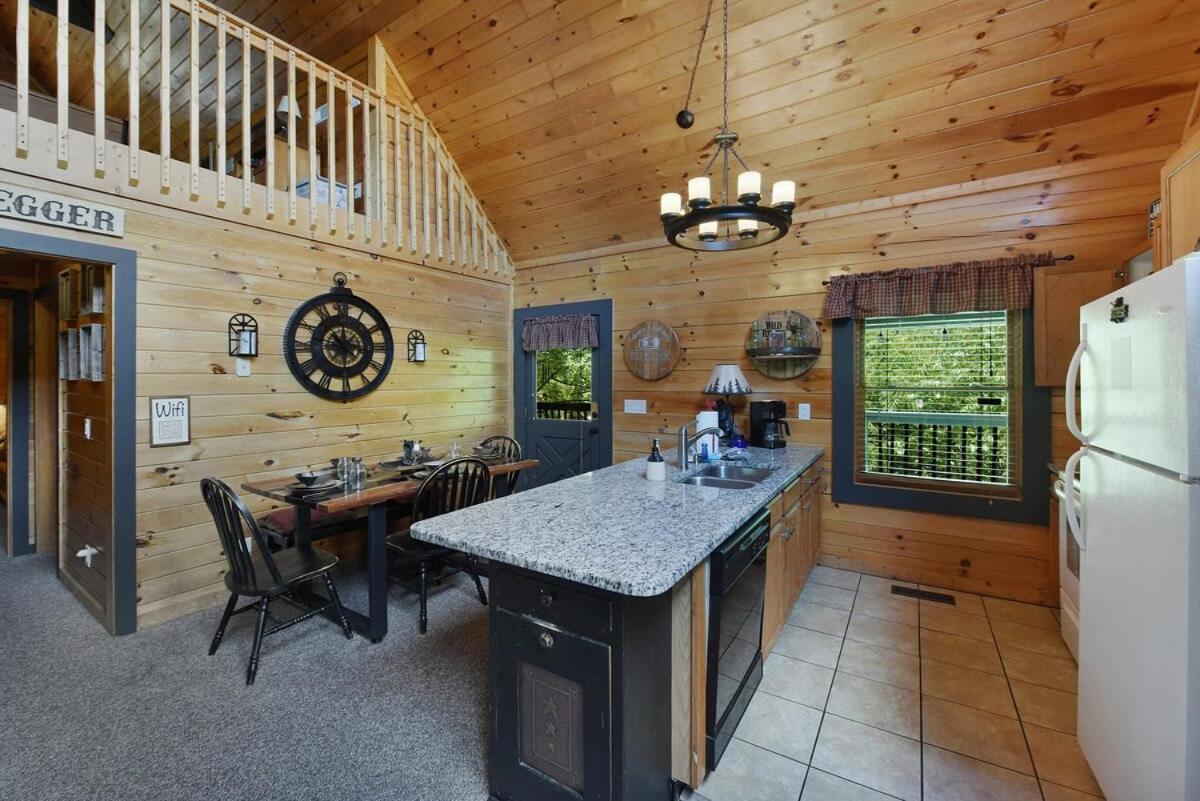 Ryes And Shine Bootlegger'S Cabin! Hot Tub* Pool* Arcade* Billiards *Ev * Pet Friendly セバービル エクステリア 写真