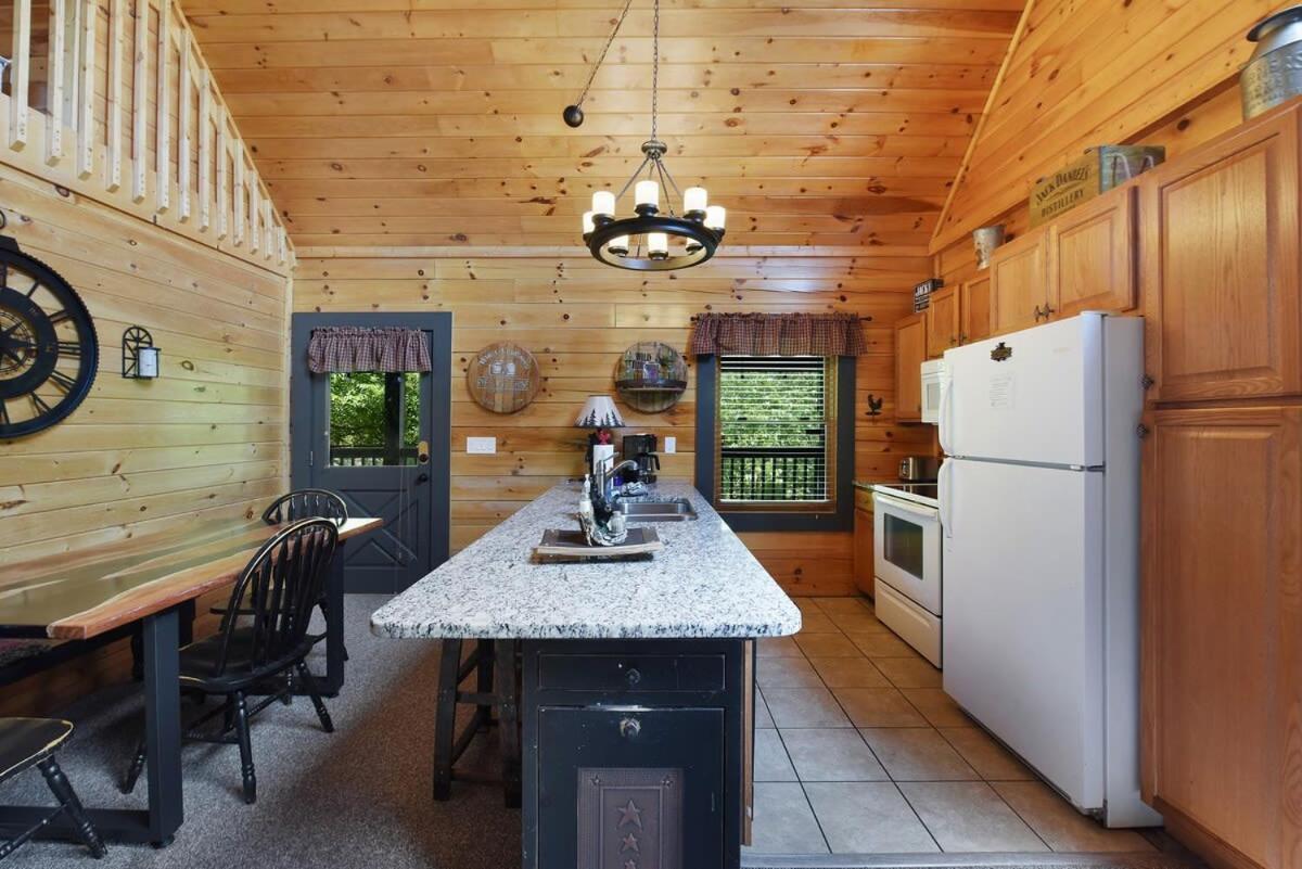 Ryes And Shine Bootlegger'S Cabin! Hot Tub* Pool* Arcade* Billiards *Ev * Pet Friendly セバービル エクステリア 写真
