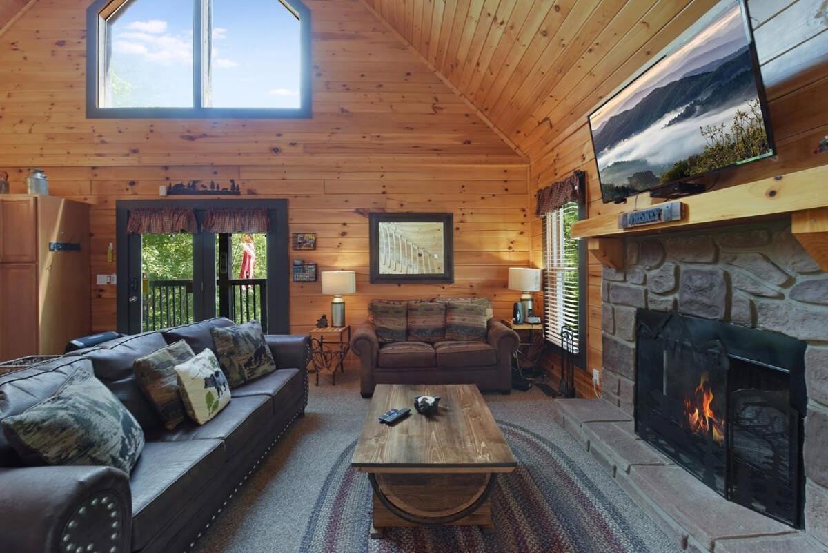 Ryes And Shine Bootlegger'S Cabin! Hot Tub* Pool* Arcade* Billiards *Ev * Pet Friendly セバービル エクステリア 写真