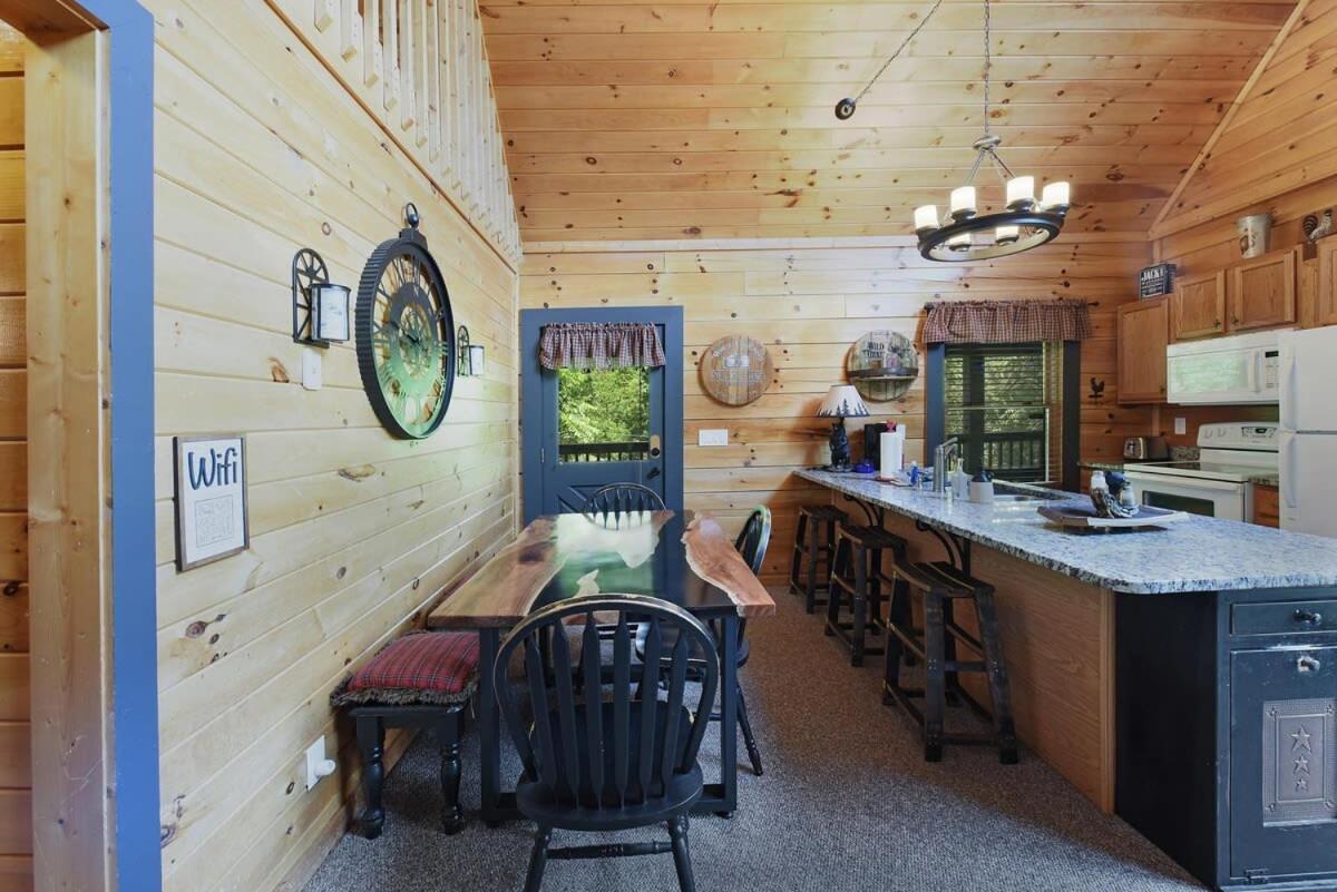 Ryes And Shine Bootlegger'S Cabin! Hot Tub* Pool* Arcade* Billiards *Ev * Pet Friendly セバービル エクステリア 写真